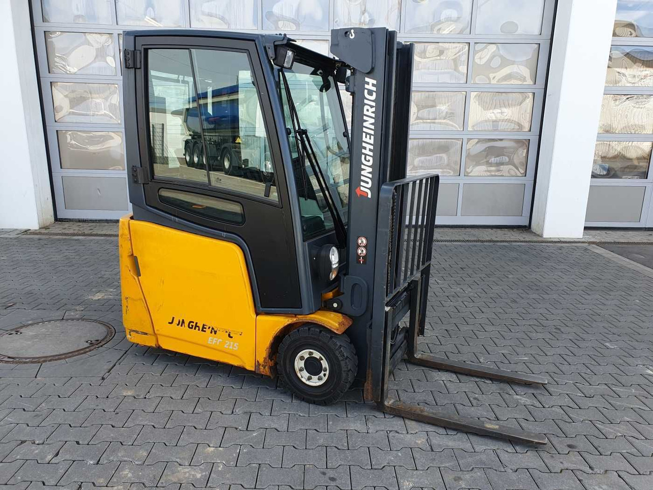 Jungheinrich EFG 215 / Triplex: 4.35m! / SS / nur 2.054h! - Elektromos targonca: 2 kép. Jungheinrich EFG 215 / Triplex: 4.35m! / SS / nur 2.054h! - Elektromos targonca: 2 kép.