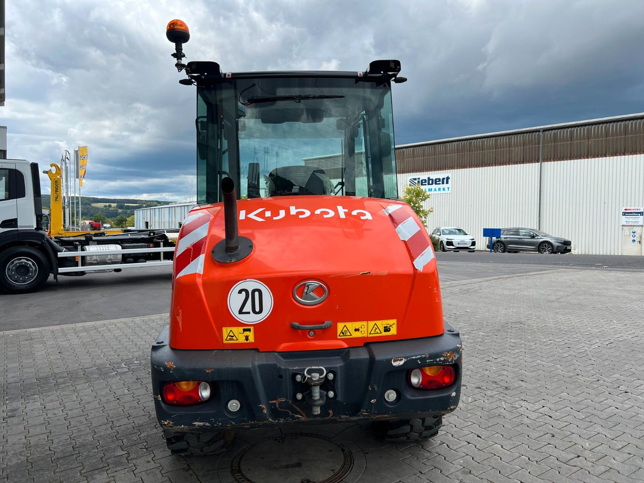 Kubota R070 / Gabel & Schaufel / nur 1.869h! - Gumikerekes homlokrakodó: 5 kép. Kubota R070 / Gabel & Schaufel / nur 1.869h! - Gumikerekes homlokrakodó: 5 kép.