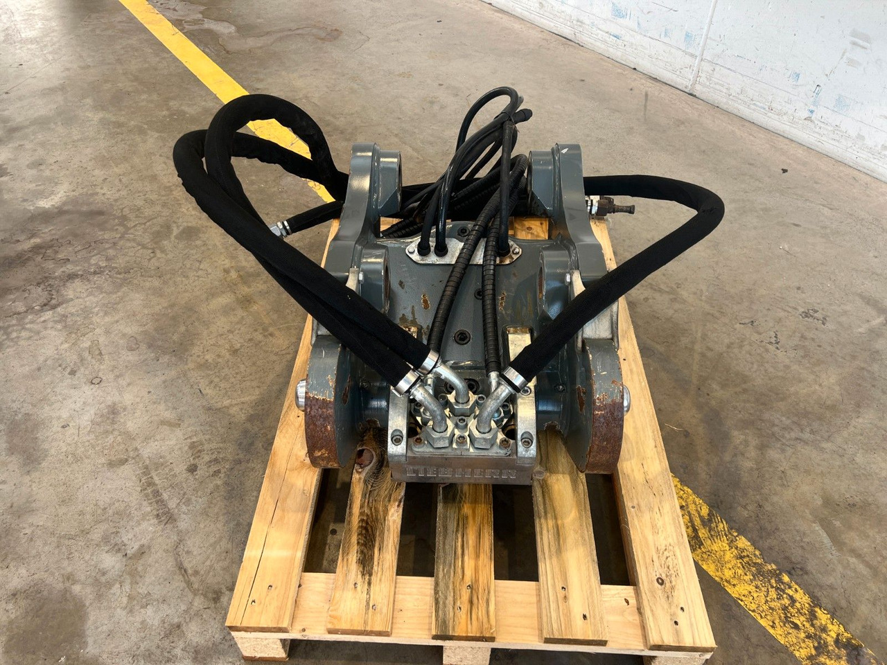Liebherr SW48 Likufix Schnellwechsler / 2018 - Gyorscsatlakozó: 2 kép. Liebherr SW48 Likufix Schnellwechsler / 2018 - Gyorscsatlakozó: 2 kép.