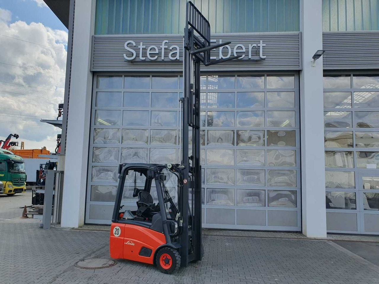 Linde E14 - 01 / 2024 / Duplex: 4.10m! / SS / nur 534h - Elektromos targonca: 2 kép. Linde E14 - 01 / 2024 / Duplex: 4.10m! / SS / nur 534h - Elektromos targonca: 2 kép.