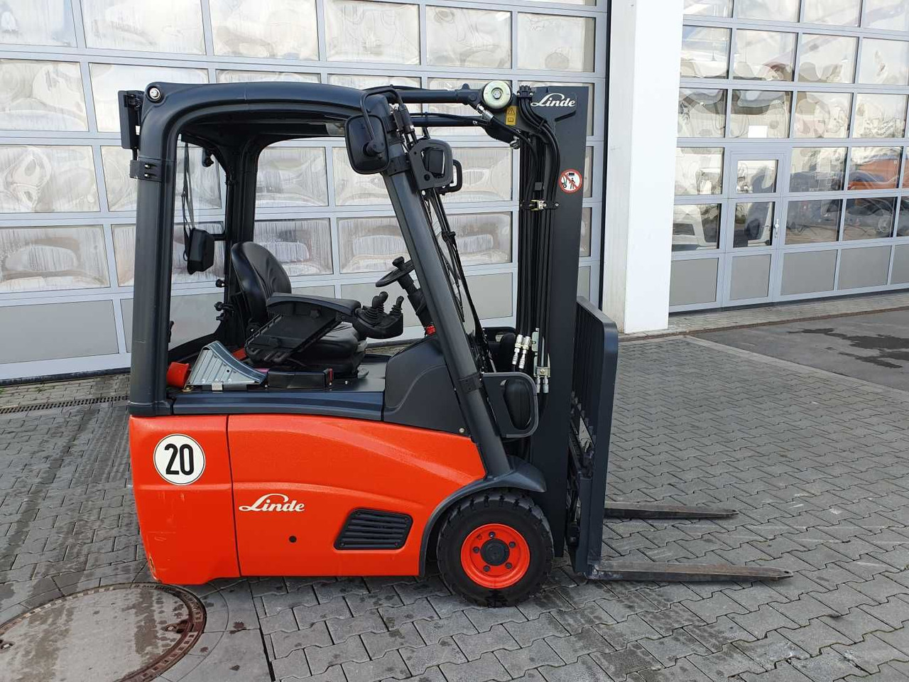 Linde E14 - 01 / 2024 / Duplex: 4.10m! / SS / nur 534h - Elektromos targonca: 3 kép. Linde E14 - 01 / 2024 / Duplex: 4.10m! / SS / nur 534h - Elektromos targonca: 3 kép.