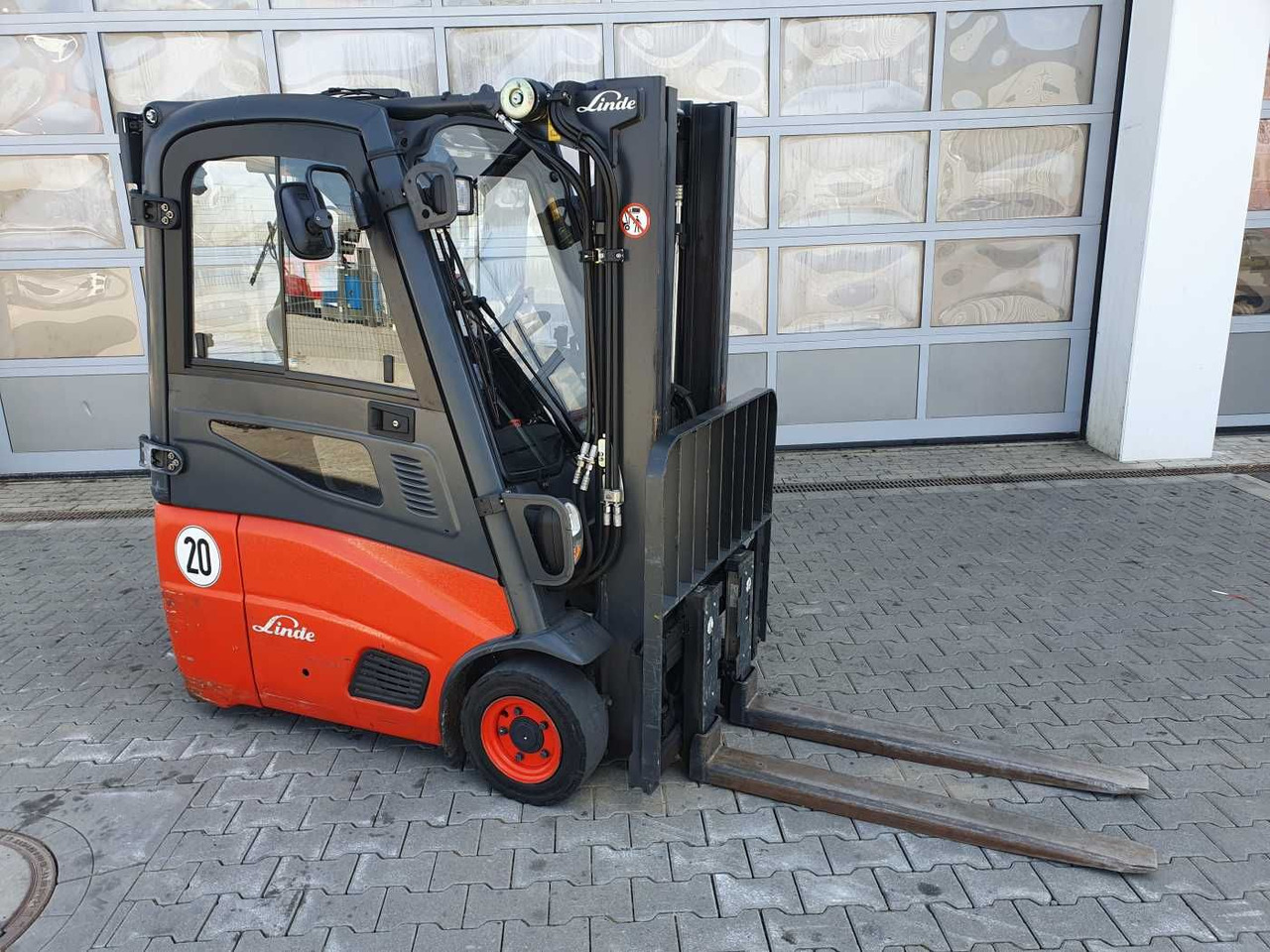 Linde E14 - 01 / Triplex: 4.00m! / SS / nur 3.405h! - Elektromos targonca: 2 kép. Linde E14 - 01 / Triplex: 4.00m! / SS / nur 3.405h! - Elektromos targonca: 2 kép.