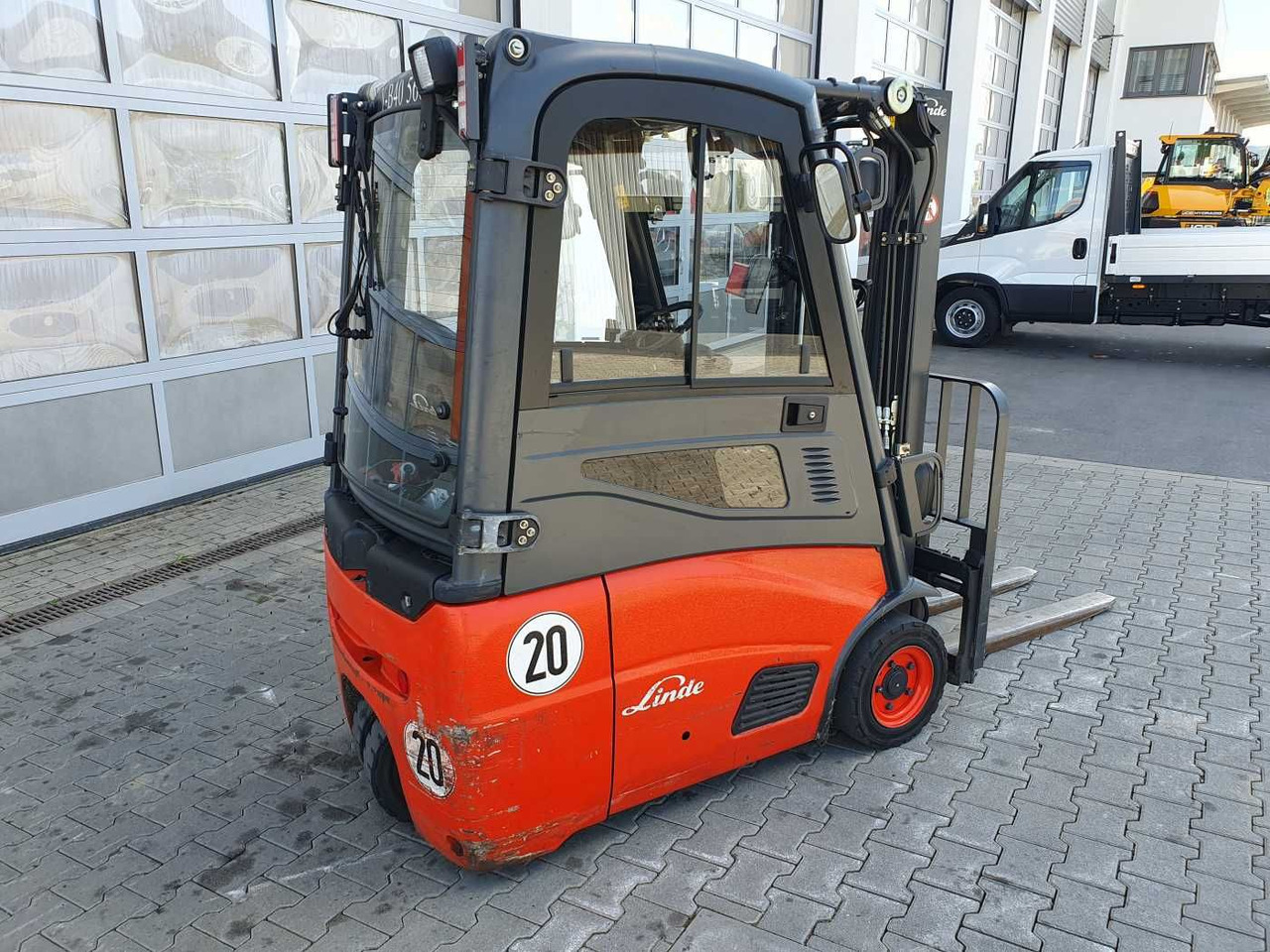 Linde E14 - 01 / Triplex: 4.00m! / SS / nur 3.405h! - Elektromos targonca: 4 kép. Linde E14 - 01 / Triplex: 4.00m! / SS / nur 3.405h! - Elektromos targonca: 4 kép.