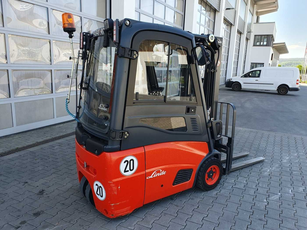 Linde E14 - 01 / Triplex: 4.10m! / SS / nur 1.003h! - Elektromos targonca: 3 kép. Linde E14 - 01 / Triplex: 4.10m! / SS / nur 1.003h! - Elektromos targonca: 3 kép.