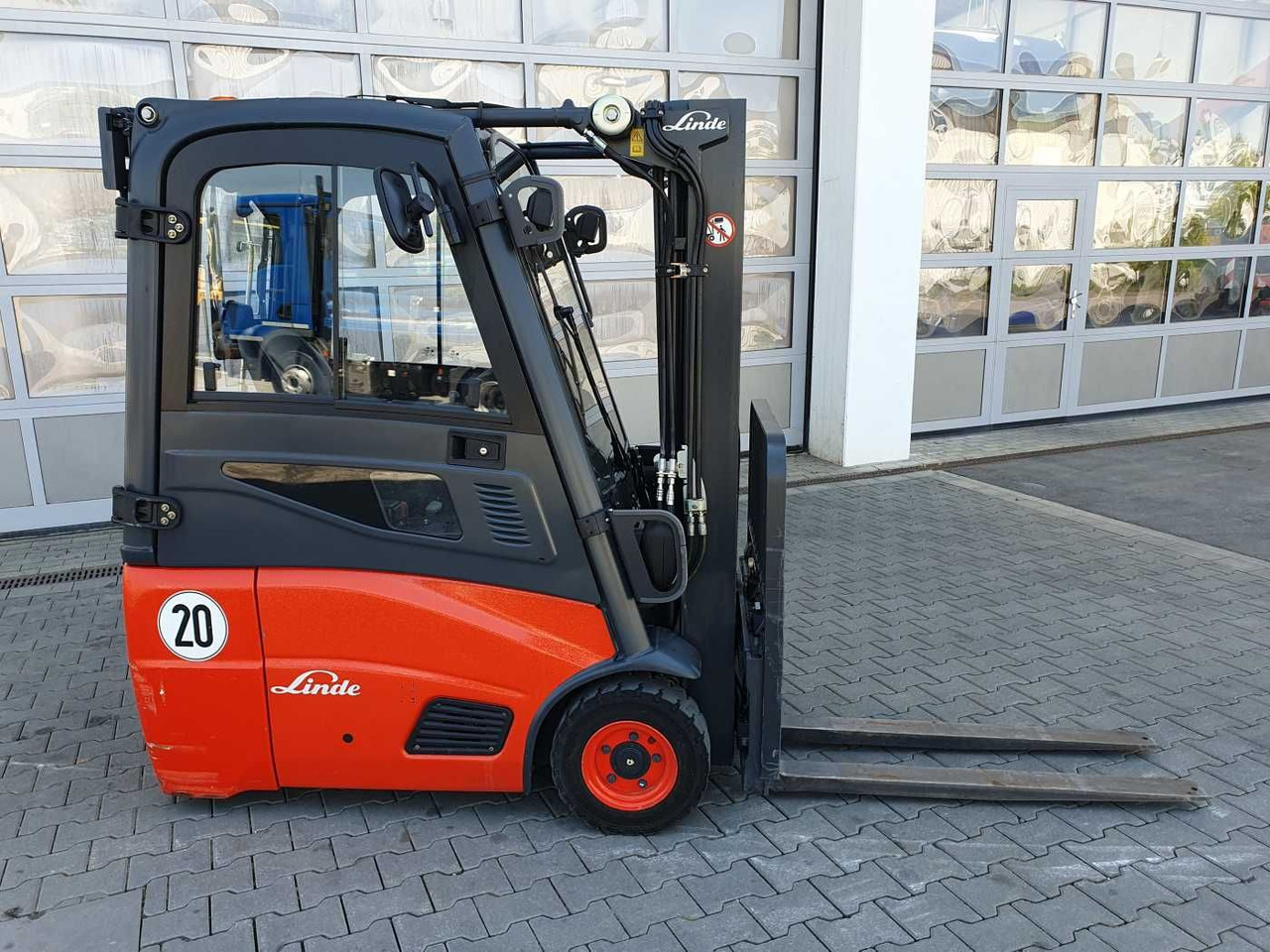 Linde E14 - 01 / Triplex: 4.10m! / SS / nur 1.003h! - Elektromos targonca: 2 kép. Linde E14 - 01 / Triplex: 4.10m! / SS / nur 1.003h! - Elektromos targonca: 2 kép.