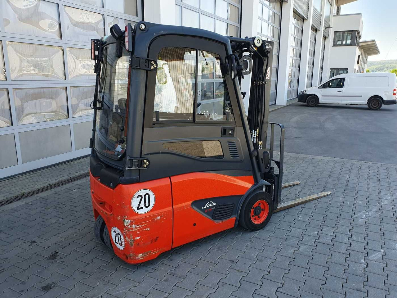 Linde E14 - 01 / Triplex: 4.10m! / SS / nur 2.899h! - Elektromos targonca: 3 kép. Linde E14 - 01 / Triplex: 4.10m! / SS / nur 2.899h! - Elektromos targonca: 3 kép.