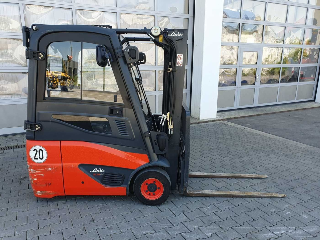Linde E14 - 01 / Triplex: 4.10m! / SS / nur 2.899h! - Elektromos targonca: 2 kép. Linde E14 - 01 / Triplex: 4.10m! / SS / nur 2.899h! - Elektromos targonca: 2 kép.