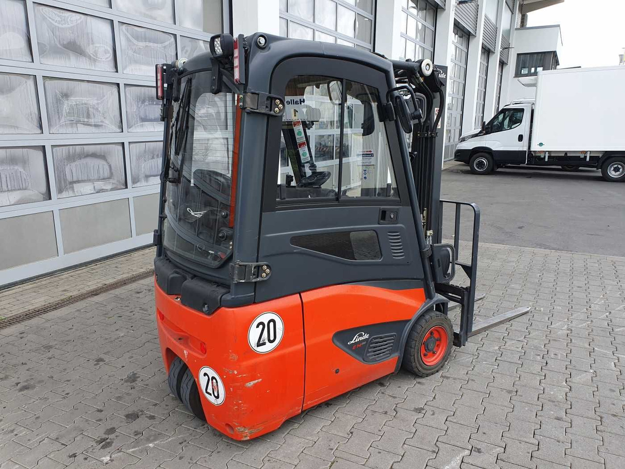 Linde E14 - 02 / Triplex: 4.00m! / SS / nur 1.777h! - Elektromos targonca: 3 kép. Linde E14 - 02 / Triplex: 4.00m! / SS / nur 1.777h! - Elektromos targonca: 3 kép.