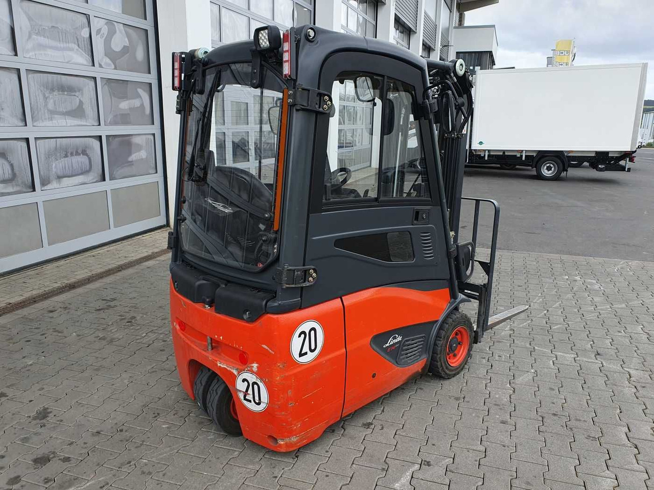 Linde E14 - 02 / Triplex: 4.00m! / SS / nur 2.119h! - Elektromos targonca: 4 kép. Linde E14 - 02 / Triplex: 4.00m! / SS / nur 2.119h! - Elektromos targonca: 4 kép.