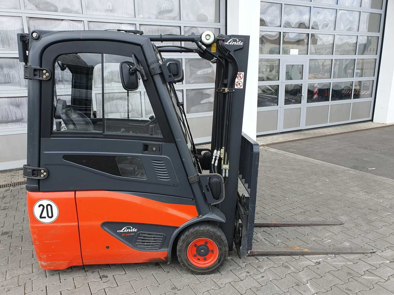 Linde E14 - 02 / Triplex: 4.00m! / SS / nur 2.119h! - Elektromos targonca: 3 kép. Linde E14 - 02 / Triplex: 4.00m! / SS / nur 2.119h! - Elektromos targonca: 3 kép.