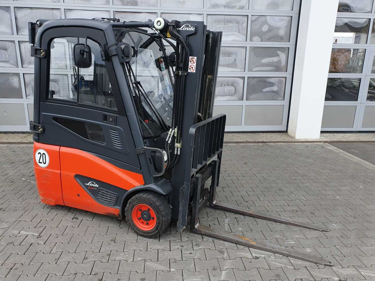 Linde E14 - 02 / Triplex: 4.00m! / SS / nur 2.119h! - Elektromos targonca: 2 kép. Linde E14 - 02 / Triplex: 4.00m! / SS / nur 2.119h! - Elektromos targonca: 2 kép.