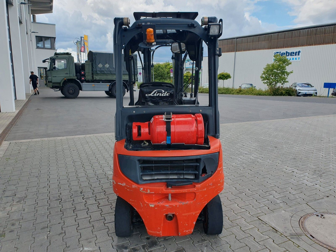 Linde H16 T-01 / 4,6m / nur: 3.260h / Gas / SS - Villás targonca: 5 kép. Linde H16 T-01 / 4,6m / nur: 3.260h / Gas / SS - Villás targonca: 5 kép.