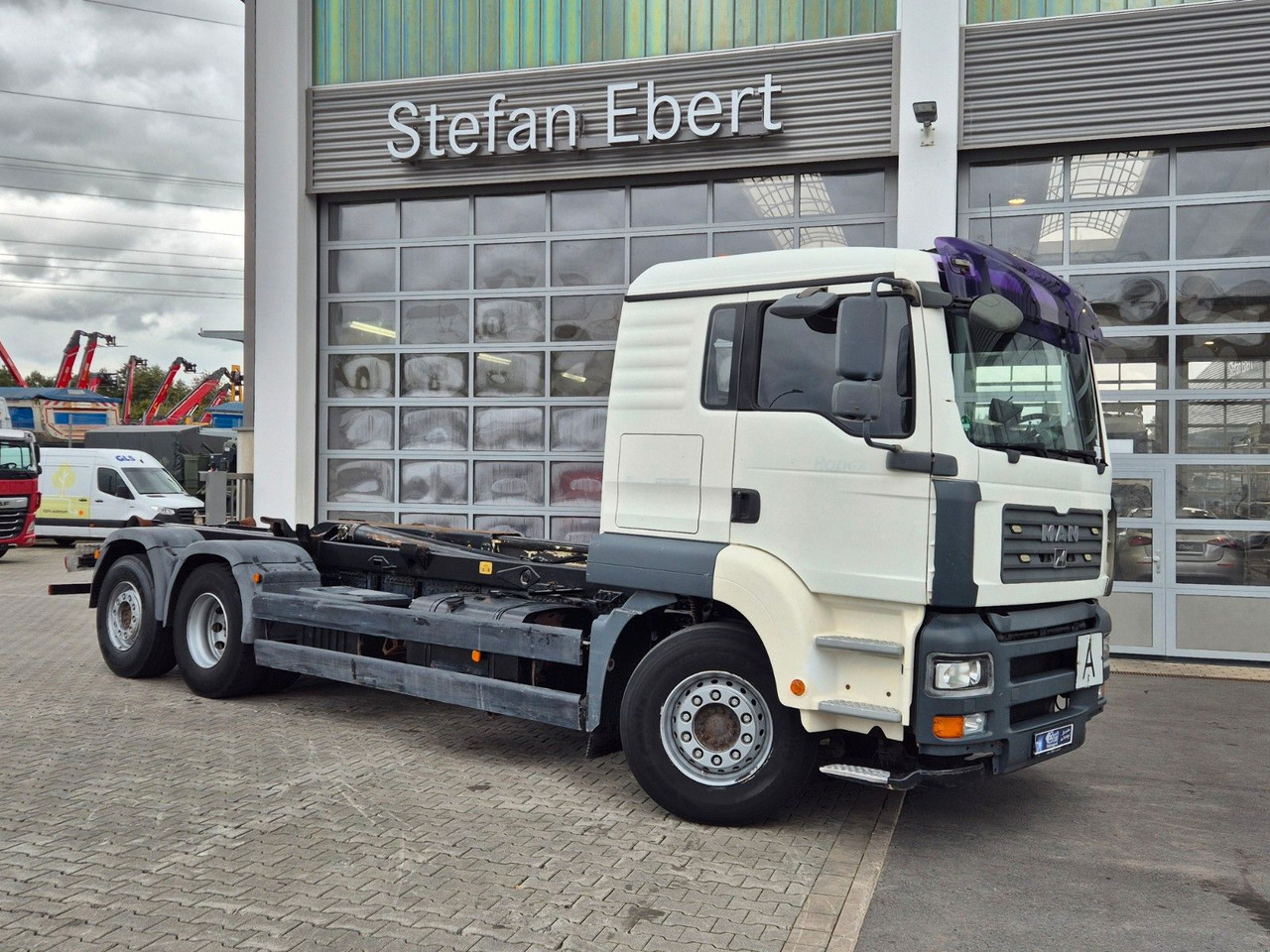 MAN TGA 26.440 6x2-2 BL Meiller RK 20.70 Bett - Horgos rakodó teherautó: 5 kép. MAN TGA 26.440 6x2-2 BL Meiller RK 20.70 Bett - Horgos rakodó teherautó: 5 kép.