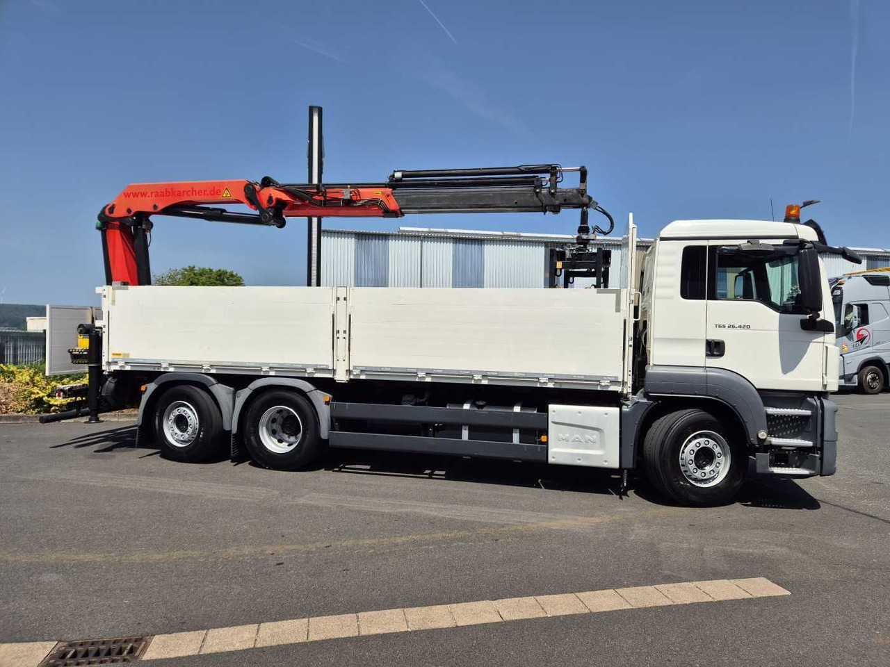 MAN TGS 26.420 6x2-4 LL Palfinger PK 22002-EH B Funk - Platós teherautó: 5 kép. MAN TGS 26.420 6x2-4 LL Palfinger PK 22002-EH B Funk - Platós teherautó: 5 kép.
