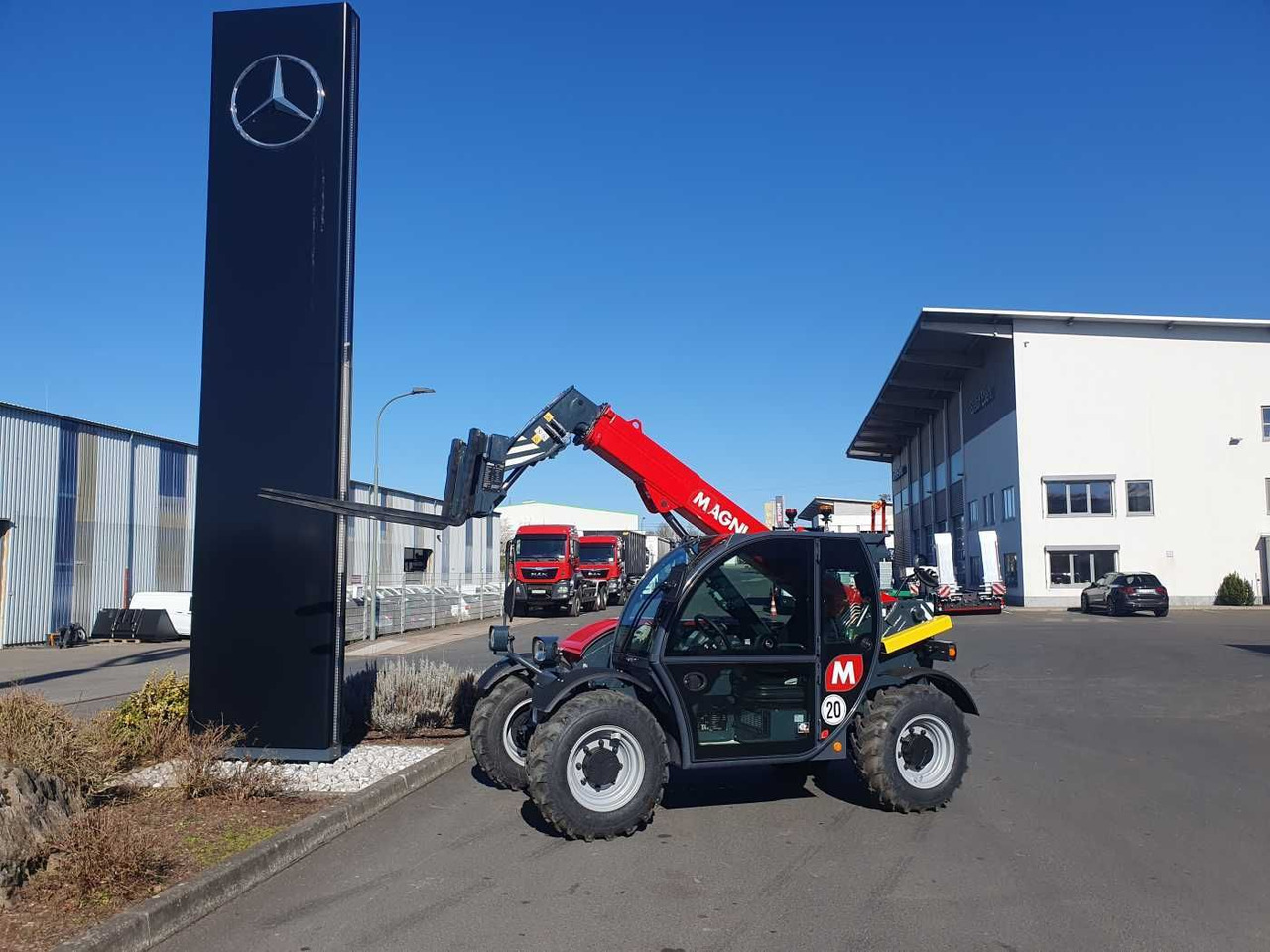 Magni TH 3.6-D5/D / 3to - 5,8m / 75PS - Gumikerekes homlokrakodó: 2 kép. Magni TH 3.6-D5/D / 3to - 5,8m / 75PS - Gumikerekes homlokrakodó: 2 kép.