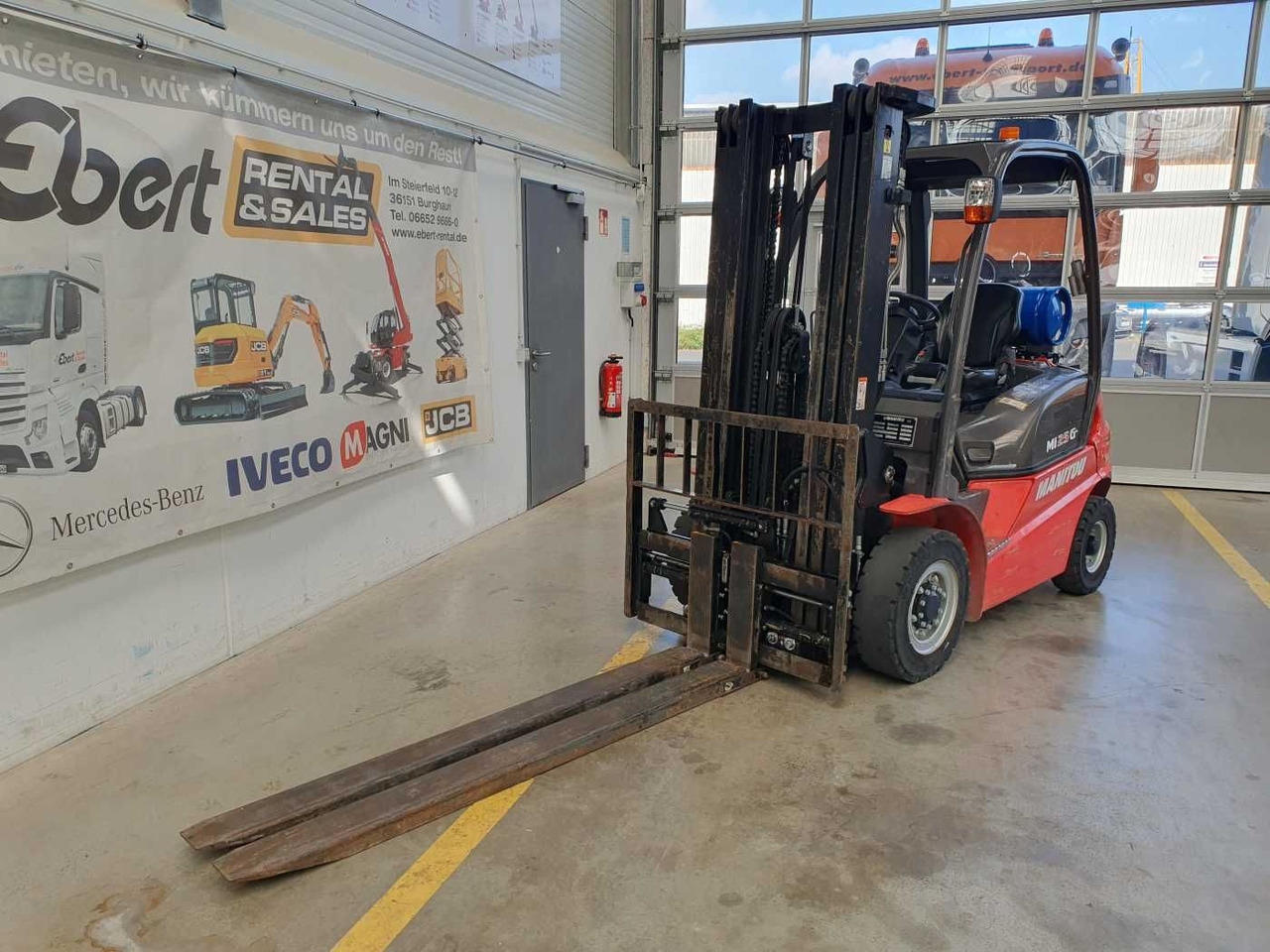 Manitou MI 25 G / Triplex: 4.70m / nur 1.976h! / SS - Gázüzemű targonca: 4 kép. Manitou MI 25 G / Triplex: 4.70m / nur 1.976h! / SS - Gázüzemű targonca: 4 kép.