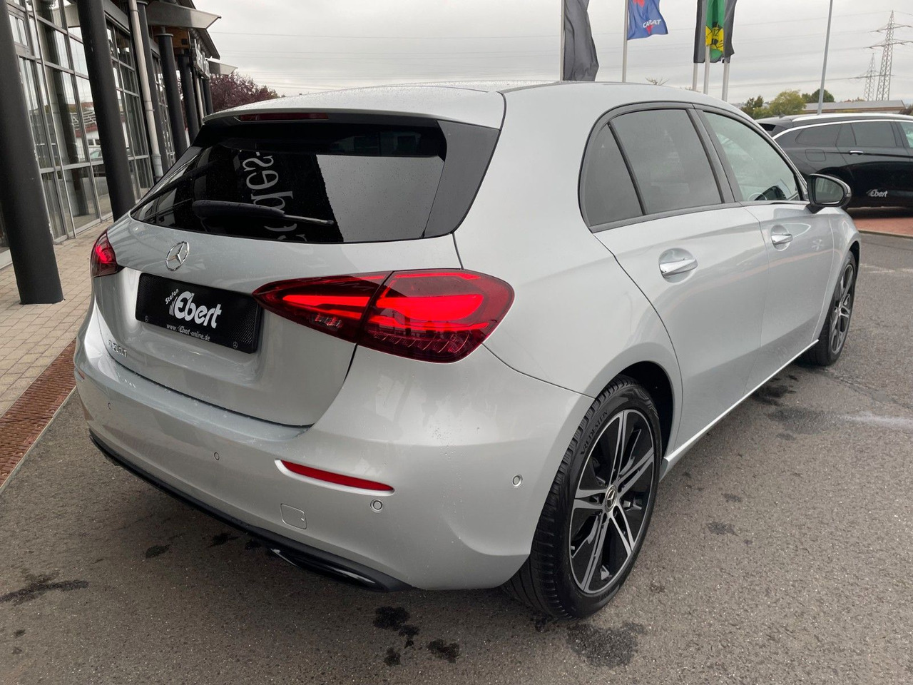 Mercedes-Benz A 200 Progressive Ambiente+R-Kamera+ - Szedán: 4 kép. Mercedes-Benz A 200 Progressive Ambiente+R-Kamera+ - Szedán: 4 kép.