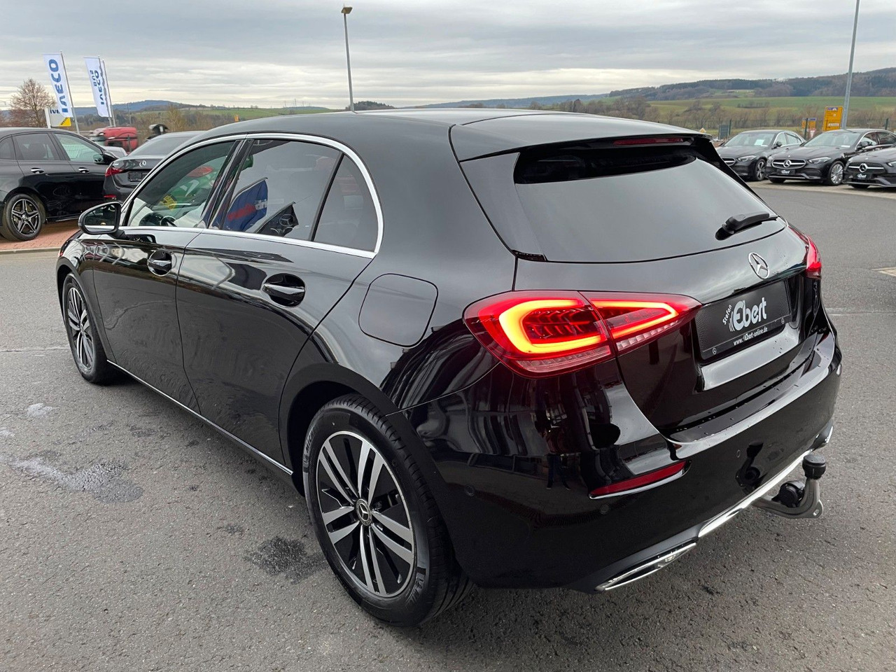 Mercedes-Benz A 200 d Progressive AHK+MBUX+R-Kamera+Distr - Szedán: 3 kép. Mercedes-Benz A 200 d Progressive AHK+MBUX+R-Kamera+Distr - Szedán: 3 kép.