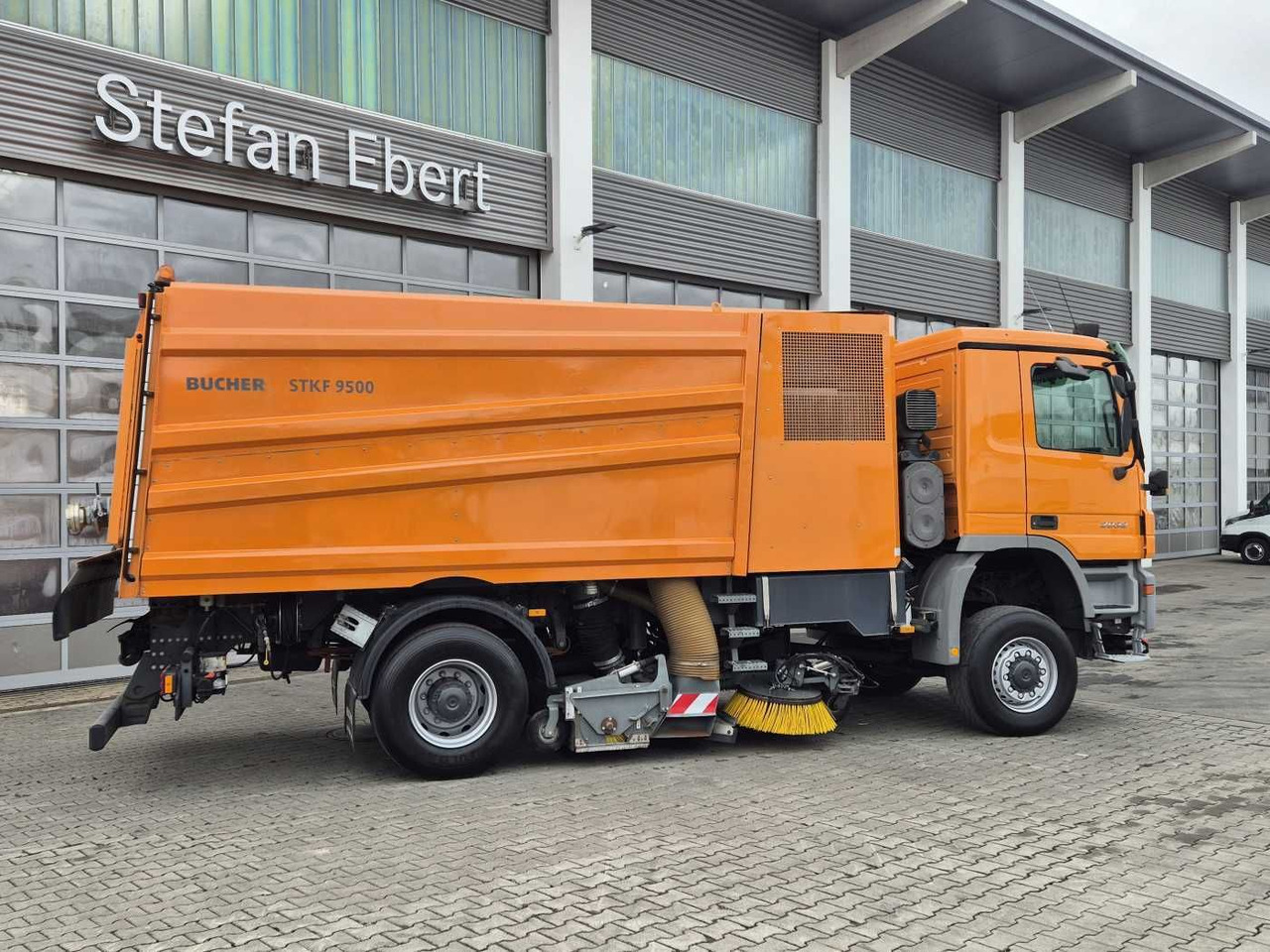 Mercedes-Benz Actros 2032 A 4x4 Bucher STKF 9500 Airport 30x lízing Mercedes-Benz Actros 2032 A 4x4 Bucher STKF 9500 Airport 30x: 6 kép.