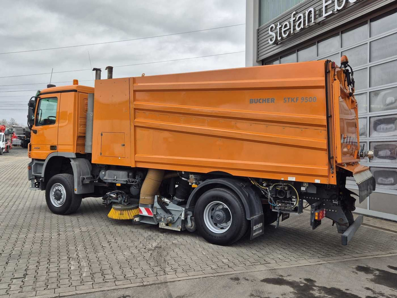 Utcaseprő gép Mercedes-Benz Actros 2032 A 4x4 Bucher STKF 9500 Airport 30x: 14 kép.