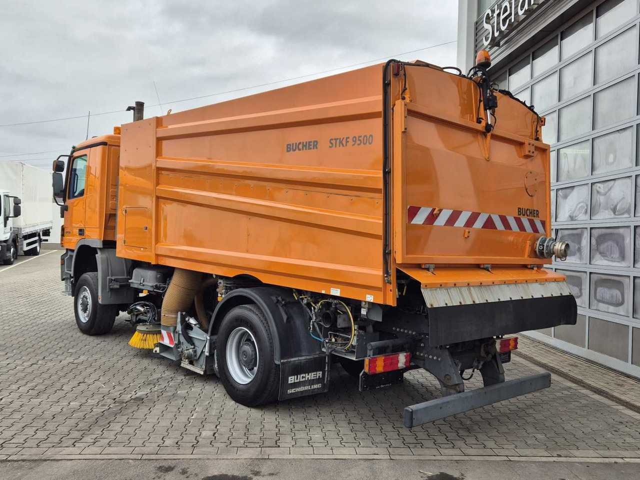 Utcaseprő gép Mercedes-Benz Actros 2032 A 4x4 Bucher STKF 9500 Airport 30x: 15 kép.