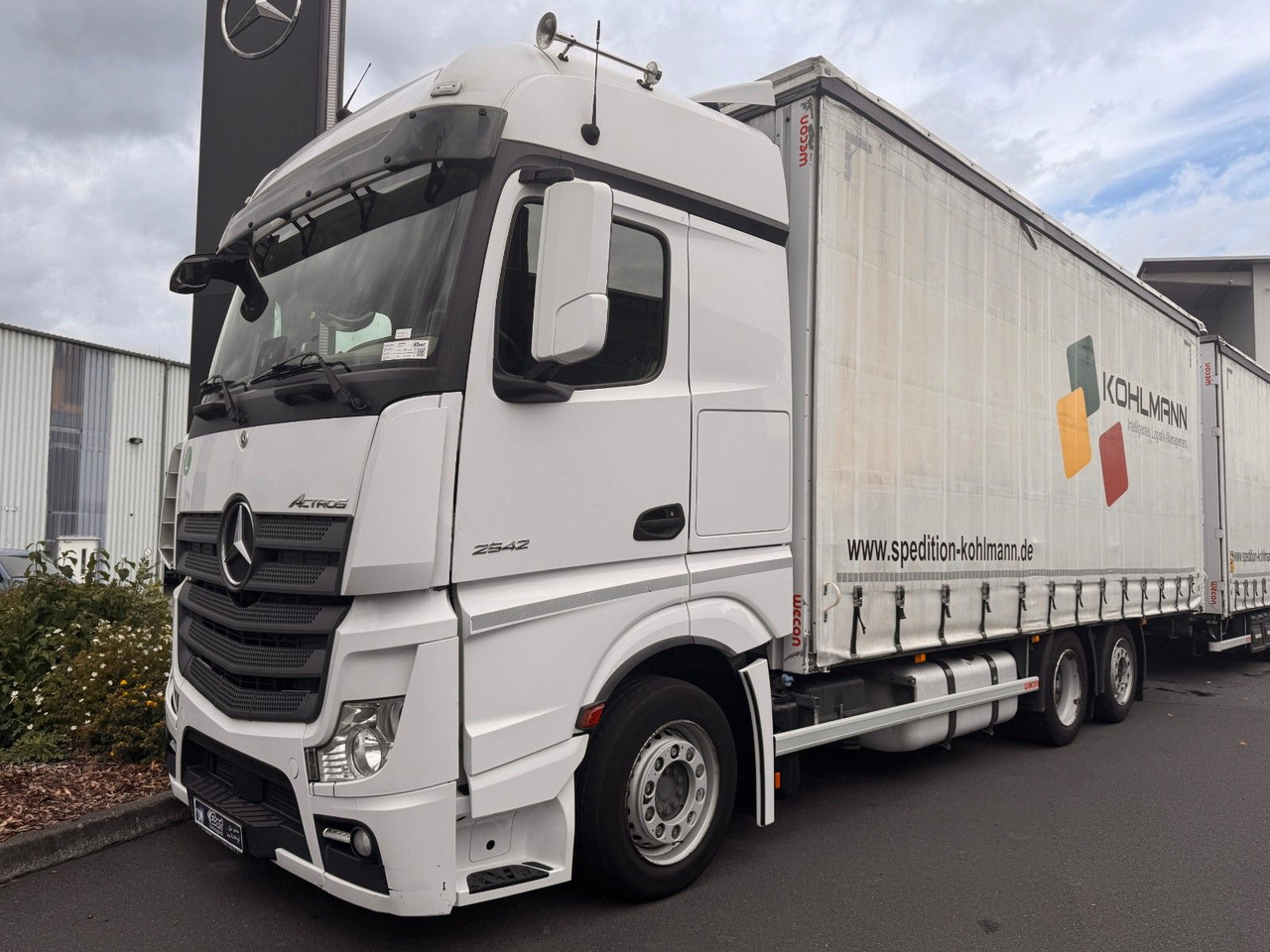 Mercedes-Benz Actros 2542 LnR 6x2 Retarder Standklima - Ponyvás teherautó: 4 kép. Mercedes-Benz Actros 2542 LnR 6x2 Retarder Standklima - Ponyvás teherautó: 4 kép.