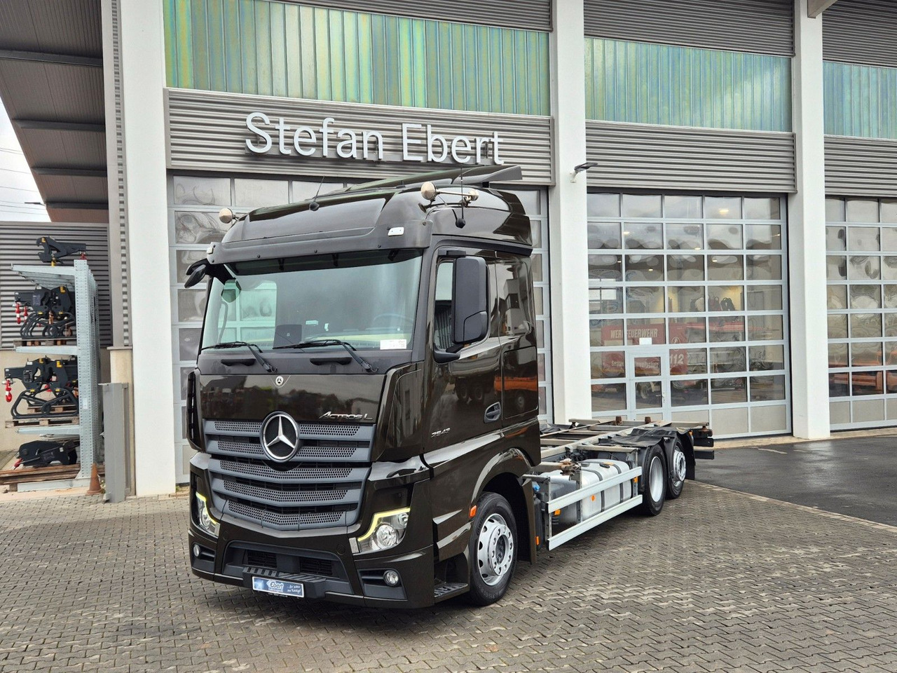 Mercedes-Benz Actros 2543 LnR 6x2 Retarder - Cserefelépítményes teherautó: 3 kép. Mercedes-Benz Actros 2543 LnR 6x2 Retarder - Cserefelépítményes teherautó: 3 kép.