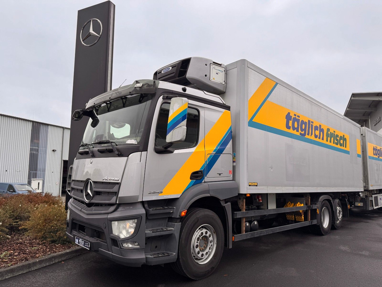 Mercedes-Benz Actros 2643 L 6x2 - Hűtős teherautó: 1 kép. Mercedes-Benz Actros 2643 L 6x2 - Hűtős teherautó: 1 kép.