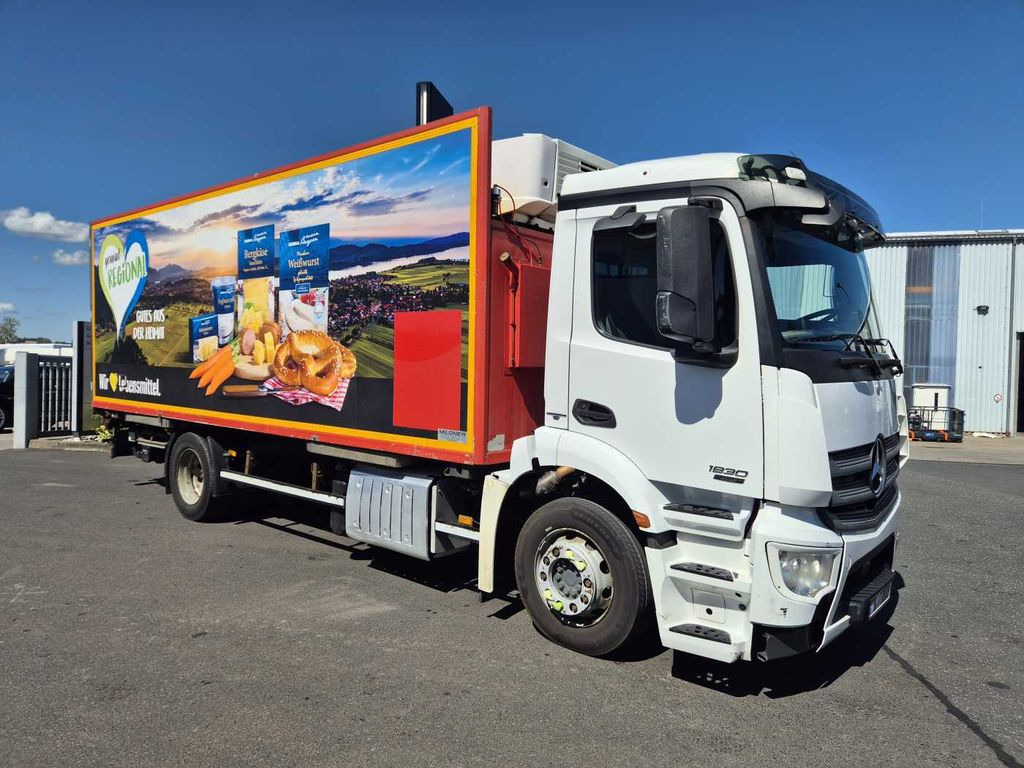 Mercedes-Benz Antos 1830 LL 4x2 Ladebordwand Carrier Supra 750 - Cserefelépítményes teherautó: 3 kép. Mercedes-Benz Antos 1830 LL 4x2 Ladebordwand Carrier Supra 750 - Cserefelépítményes teherautó: 3 kép.