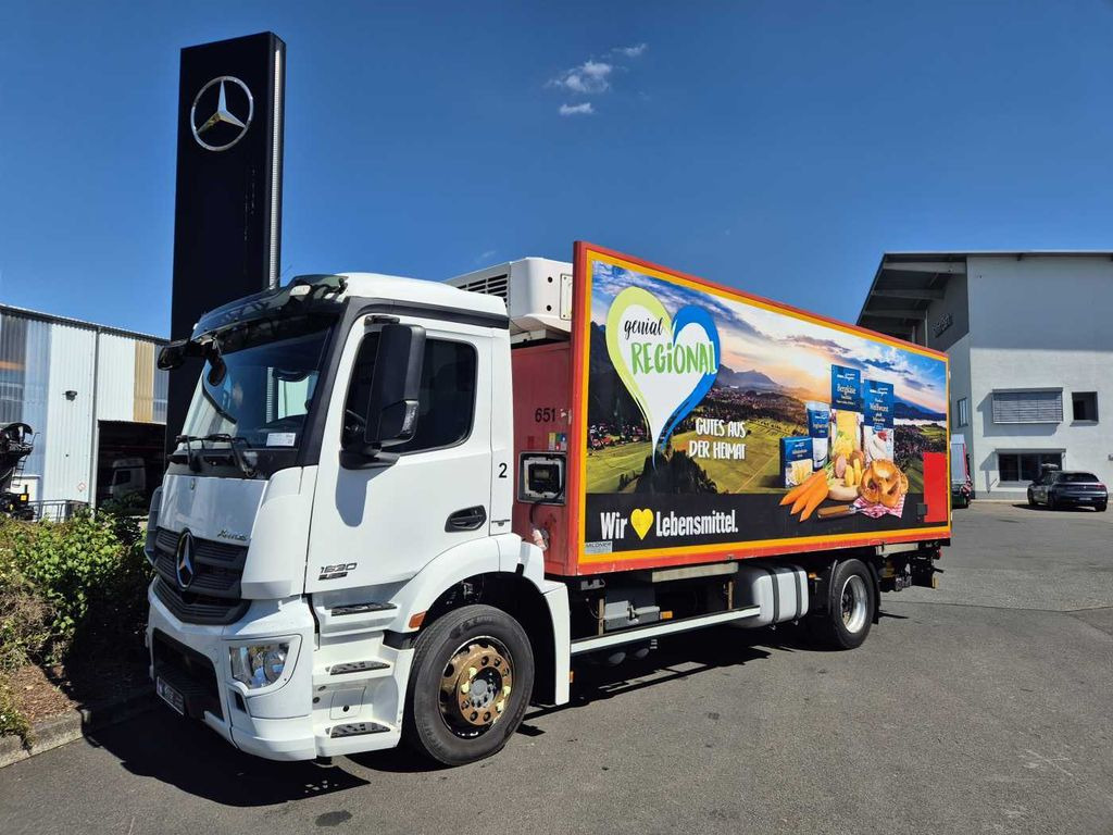 Mercedes-Benz Antos 1830 LL 4x2 Ladebordwand Carrier Supra 750 - Cserefelépítményes teherautó: 2 kép. Mercedes-Benz Antos 1830 LL 4x2 Ladebordwand Carrier Supra 750 - Cserefelépítményes teherautó: 2 kép.