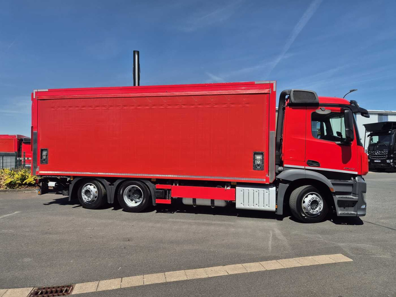 Mercedes-Benz Antos 2540 LnR 6x2 LBW Schiebeplanen AHK - Italszállító teherautó: 5 kép. Mercedes-Benz Antos 2540 LnR 6x2 LBW Schiebeplanen AHK - Italszállító teherautó: 5 kép.