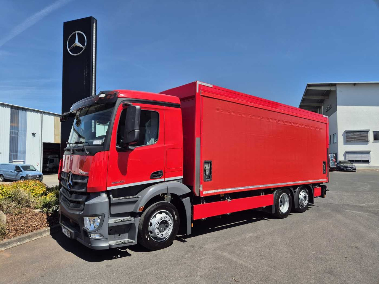 Mercedes-Benz Antos 2540 LnR 6x2 LBW Schiebeplanen AHK - Italszállító teherautó: 2 kép. Mercedes-Benz Antos 2540 LnR 6x2 LBW Schiebeplanen AHK - Italszállító teherautó: 2 kép.