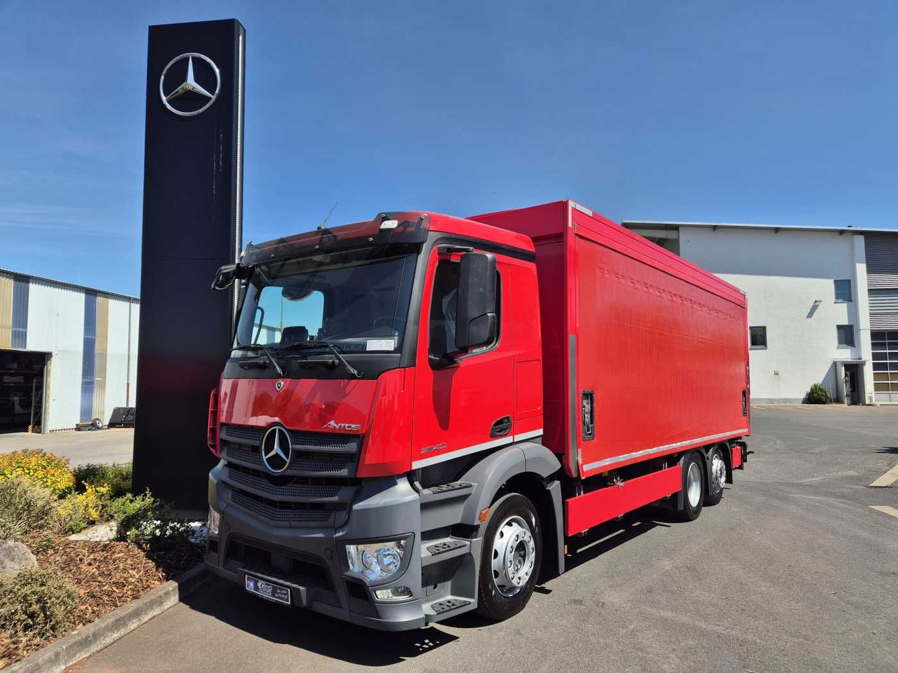 Mercedes-Benz Antos 2540 LnR 6x2 LBW Schiebeplanen AHK - Italszállító teherautó: 1 kép. Mercedes-Benz Antos 2540 LnR 6x2 LBW Schiebeplanen AHK - Italszállító teherautó: 1 kép.