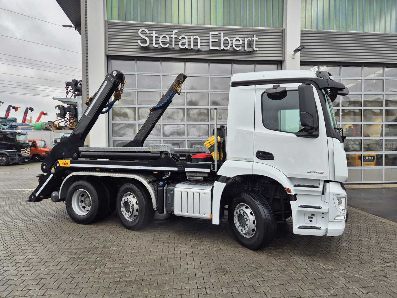 Mercedes-Benz Arocs 2543 L 6x2/4 Hiab TS 2018 TAZ Funk - Billenőplatós teherautó: 4 kép. Mercedes-Benz Arocs 2543 L 6x2/4 Hiab TS 2018 TAZ Funk - Billenőplatós teherautó: 4 kép.
