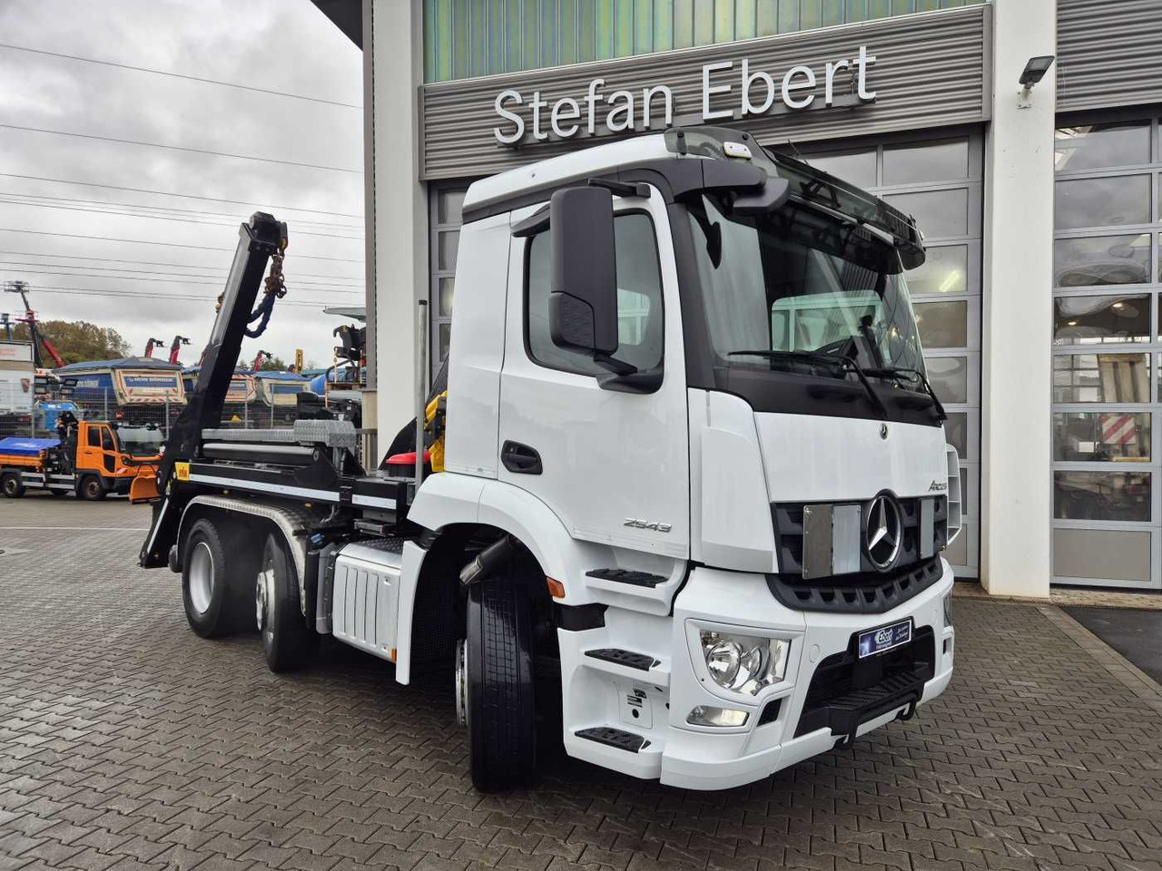 Mercedes-Benz Arocs 2543 L 6x2/4 Hiab TS 2018 TAZ Funk - Billenőplatós teherautó: 2 kép. Mercedes-Benz Arocs 2543 L 6x2/4 Hiab TS 2018 TAZ Funk - Billenőplatós teherautó: 2 kép.