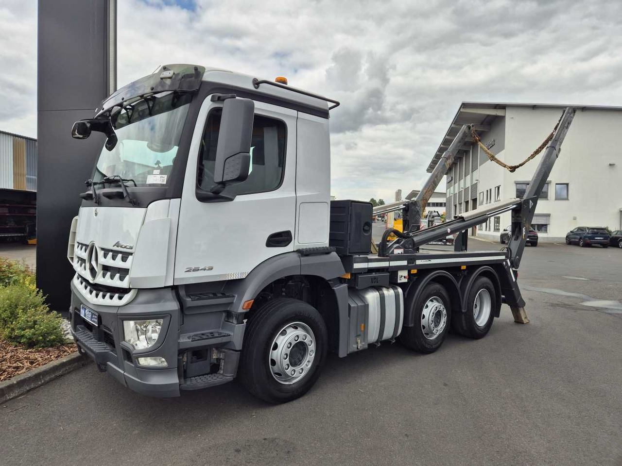 Mercedes-Benz Arocs 2643 L 6x2/4 VDL AHK Funk Vorlaufachse - Billenőplatós teherautó: 2 kép. Mercedes-Benz Arocs 2643 L 6x2/4 VDL AHK Funk Vorlaufachse - Billenőplatós teherautó: 2 kép.