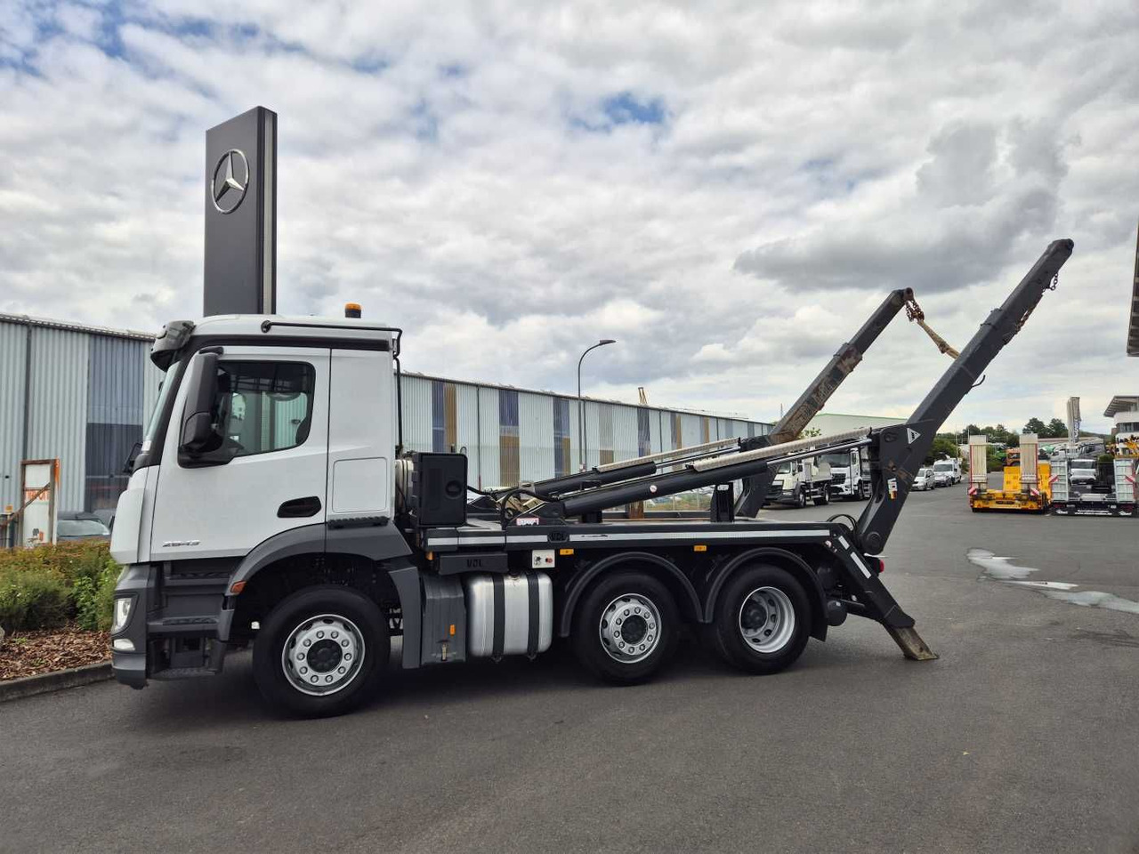 Mercedes-Benz Arocs 2643 L 6x2/4 VDL AHK Funk Vorlaufachse - Billenőplatós teherautó: 4 kép. Mercedes-Benz Arocs 2643 L 6x2/4 VDL AHK Funk Vorlaufachse - Billenőplatós teherautó: 4 kép.