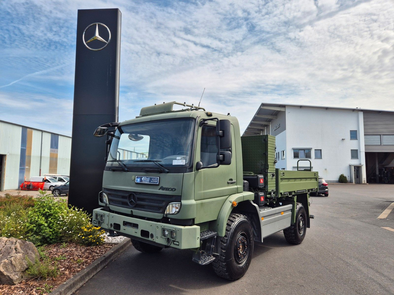 Mercedes-Benz Atego 1018 A 4x4 Pritsche Singlebereift 7 Stück - Platós teherautó: 1 kép. Mercedes-Benz Atego 1018 A 4x4 Pritsche Singlebereift 7 Stück - Platós teherautó: 1 kép.
