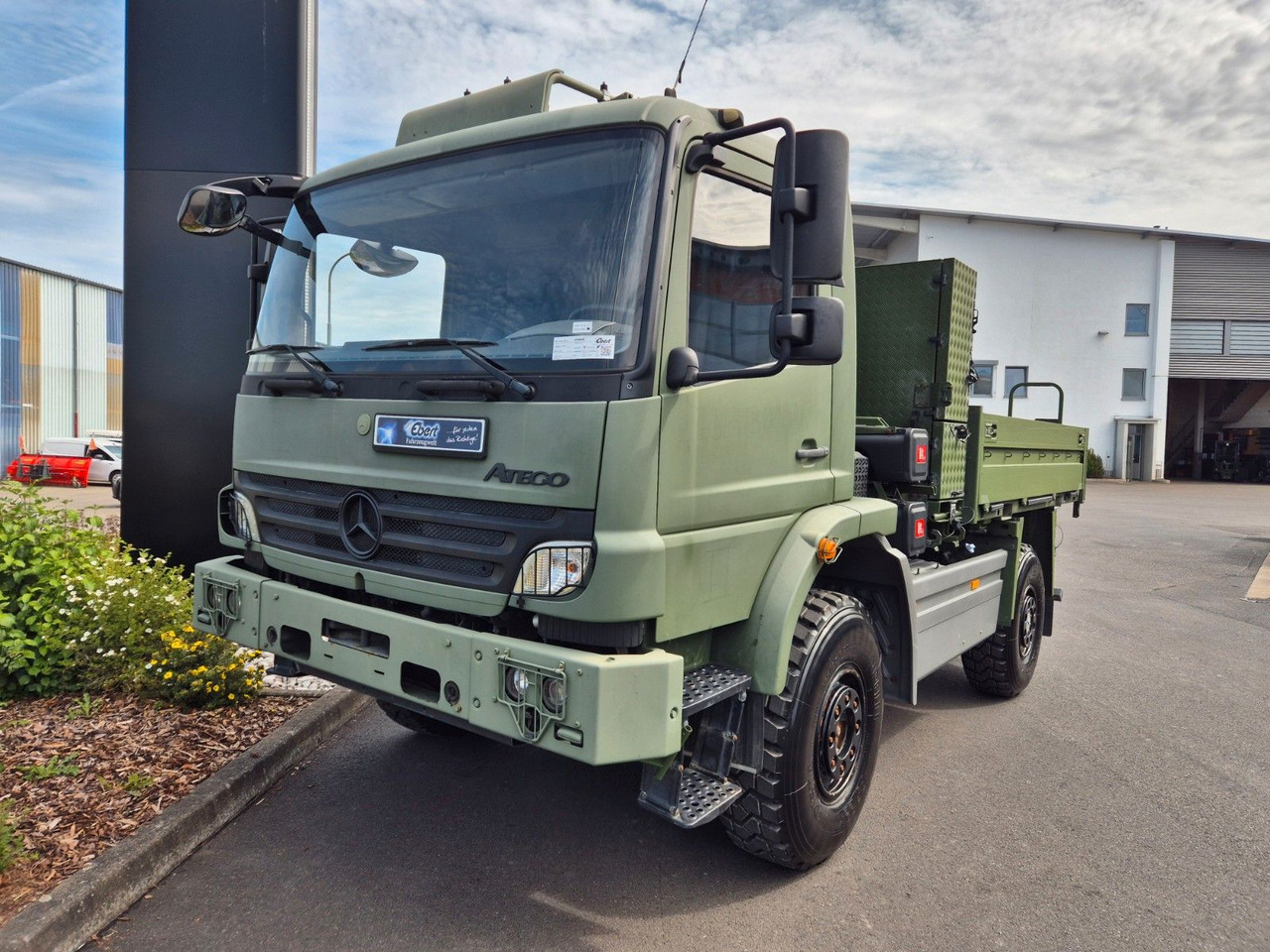 Mercedes-Benz Atego 1018 A 4x4 Pritsche Singlebereift 7 Stück - Platós teherautó: 2 kép. Mercedes-Benz Atego 1018 A 4x4 Pritsche Singlebereift 7 Stück - Platós teherautó: 2 kép.