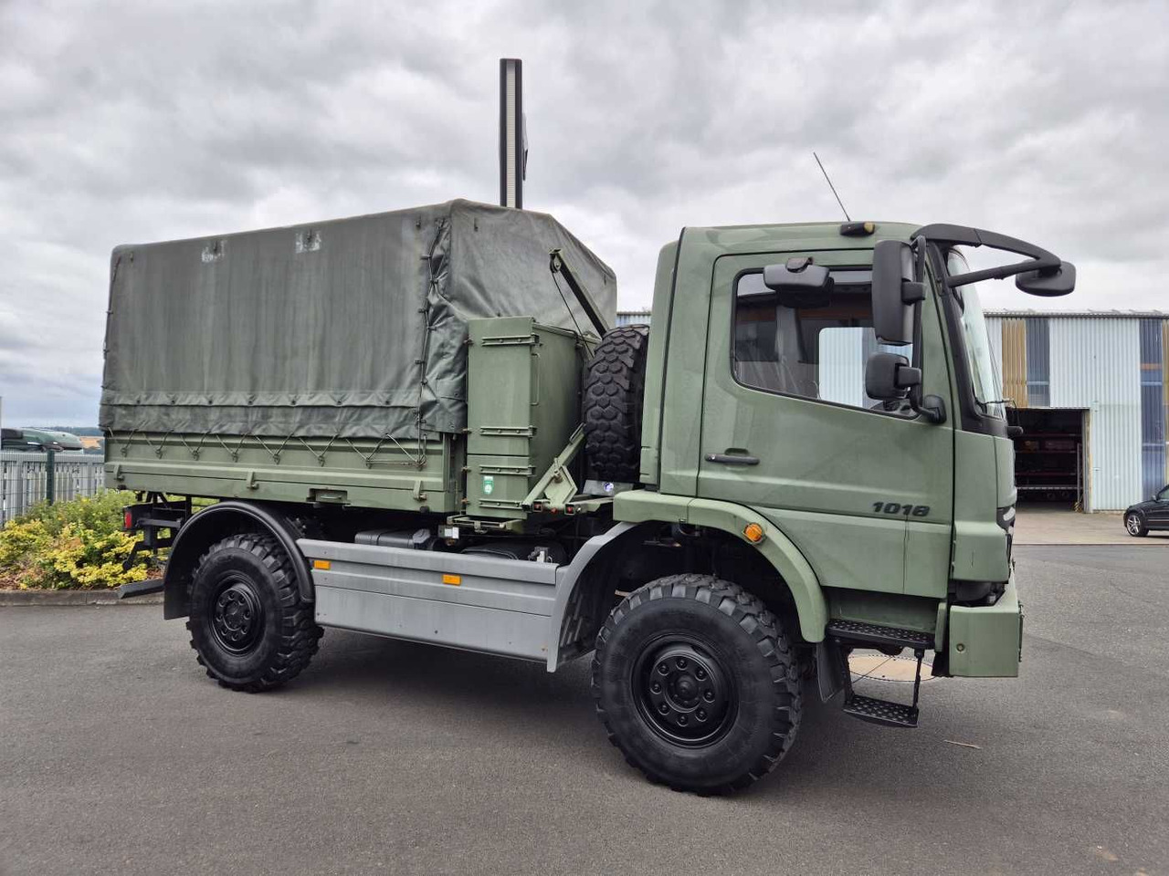 Mercedes-Benz Atego 1018 A 4x4 Singlebereifung 6 Stück vorh. - Ponyvás teherautó: 5 kép. Mercedes-Benz Atego 1018 A 4x4 Singlebereifung 6 Stück vorh. - Ponyvás teherautó: 5 kép.