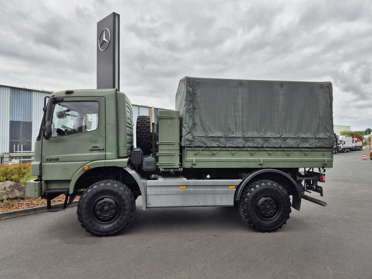 Ponyvás teherautó Mercedes-Benz Atego 1018 A 4x4 Singlebereifung 6 Stück vorh.: 6 kép.