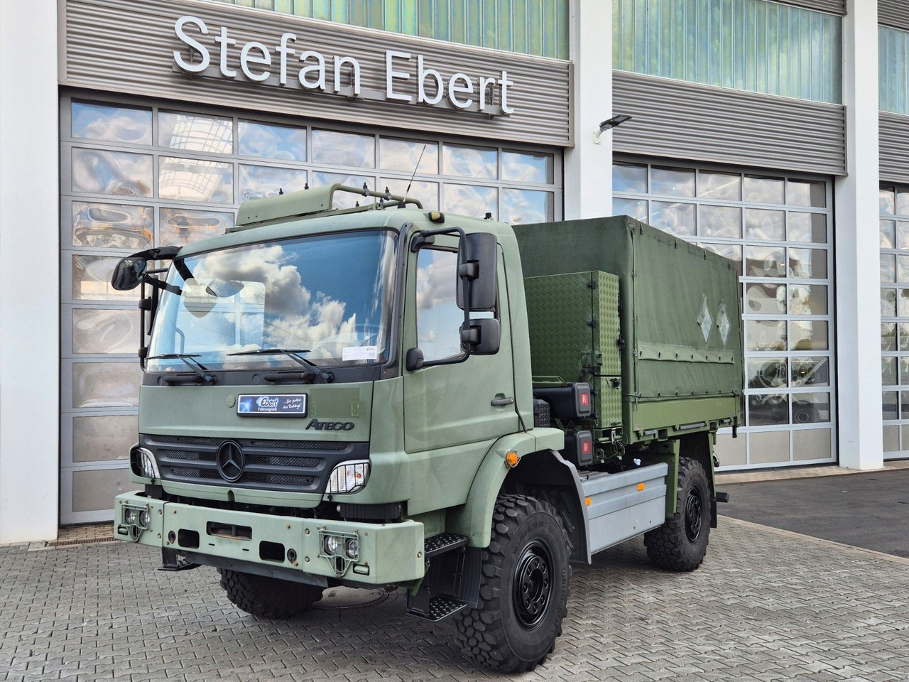 Mercedes-Benz Atego 1018 A 4x4 Singlebereifung 7 Stück vorh. - Ponyvás teherautó: 2 kép. Mercedes-Benz Atego 1018 A 4x4 Singlebereifung 7 Stück vorh. - Ponyvás teherautó: 2 kép.