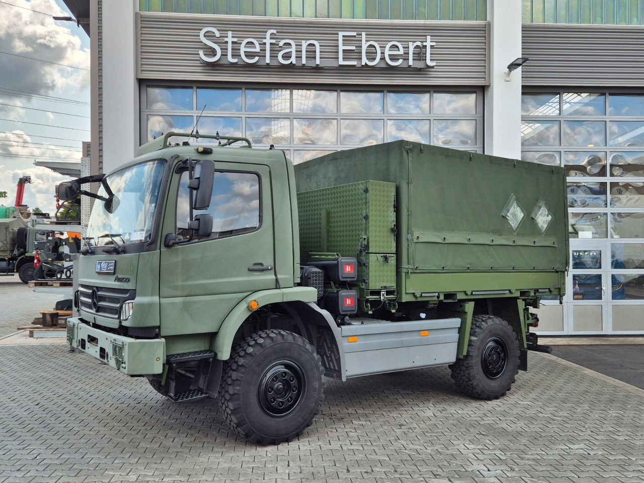 Mercedes-Benz Atego 1018 A 4x4 Singlebereifung 7 Stück vorh. - Ponyvás teherautó: 4 kép. Mercedes-Benz Atego 1018 A 4x4 Singlebereifung 7 Stück vorh. - Ponyvás teherautó: 4 kép.