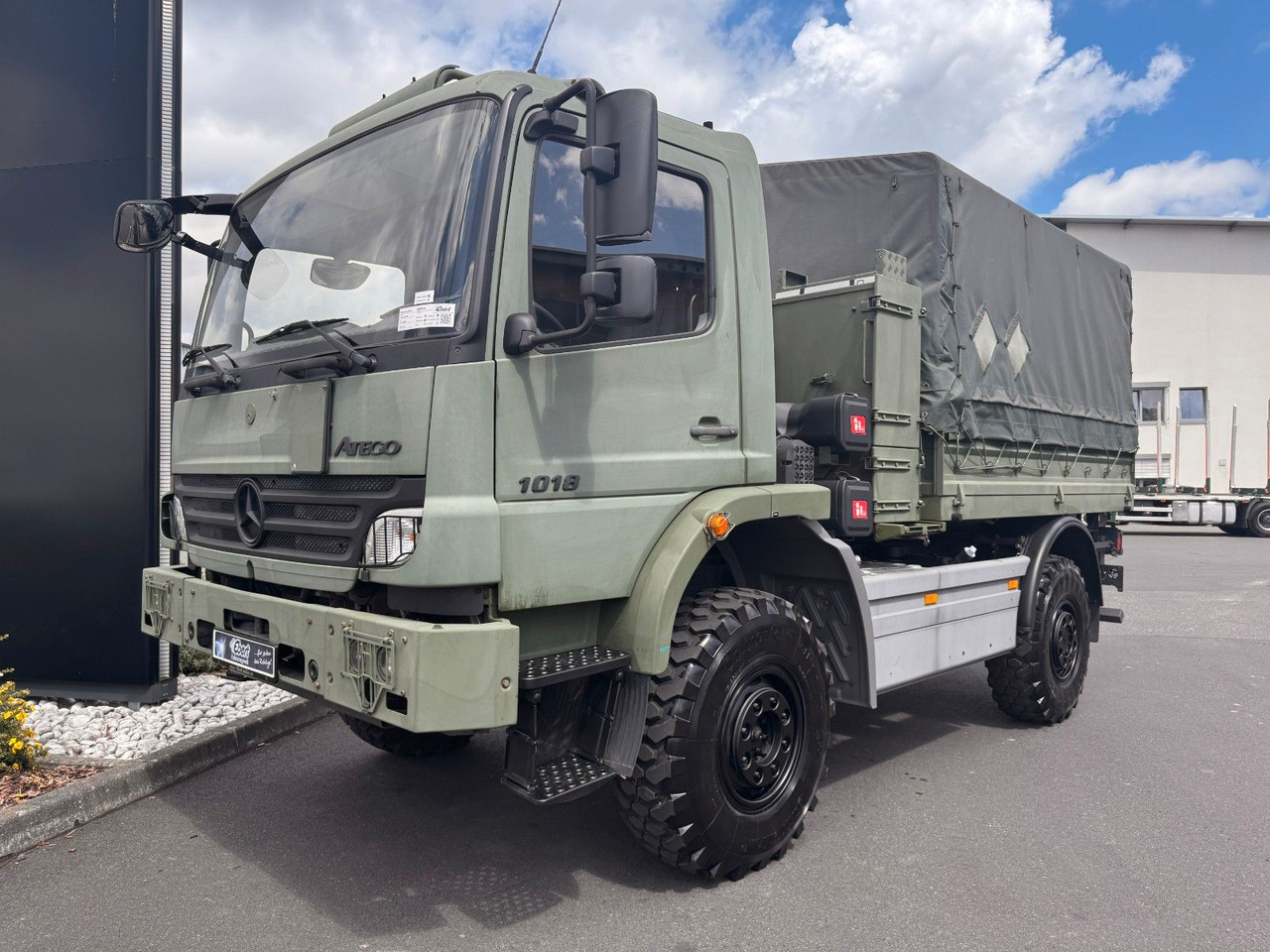 Mercedes-Benz Atego 1018 A 4x4 Singlebereifung 7 Stück vorh. - Platós teherautó: 2 kép. Mercedes-Benz Atego 1018 A 4x4 Singlebereifung 7 Stück vorh. - Platós teherautó: 2 kép.