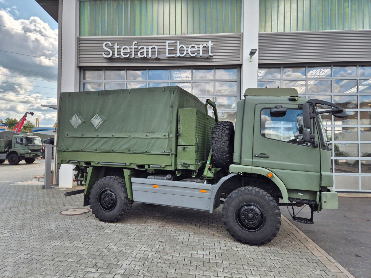 Mercedes-Benz Atego 1018 A 4x4 Singlebereifung 7 Stück vorh. - Ponyvás teherautó: 5 kép. Mercedes-Benz Atego 1018 A 4x4 Singlebereifung 7 Stück vorh. - Ponyvás teherautó: 5 kép.