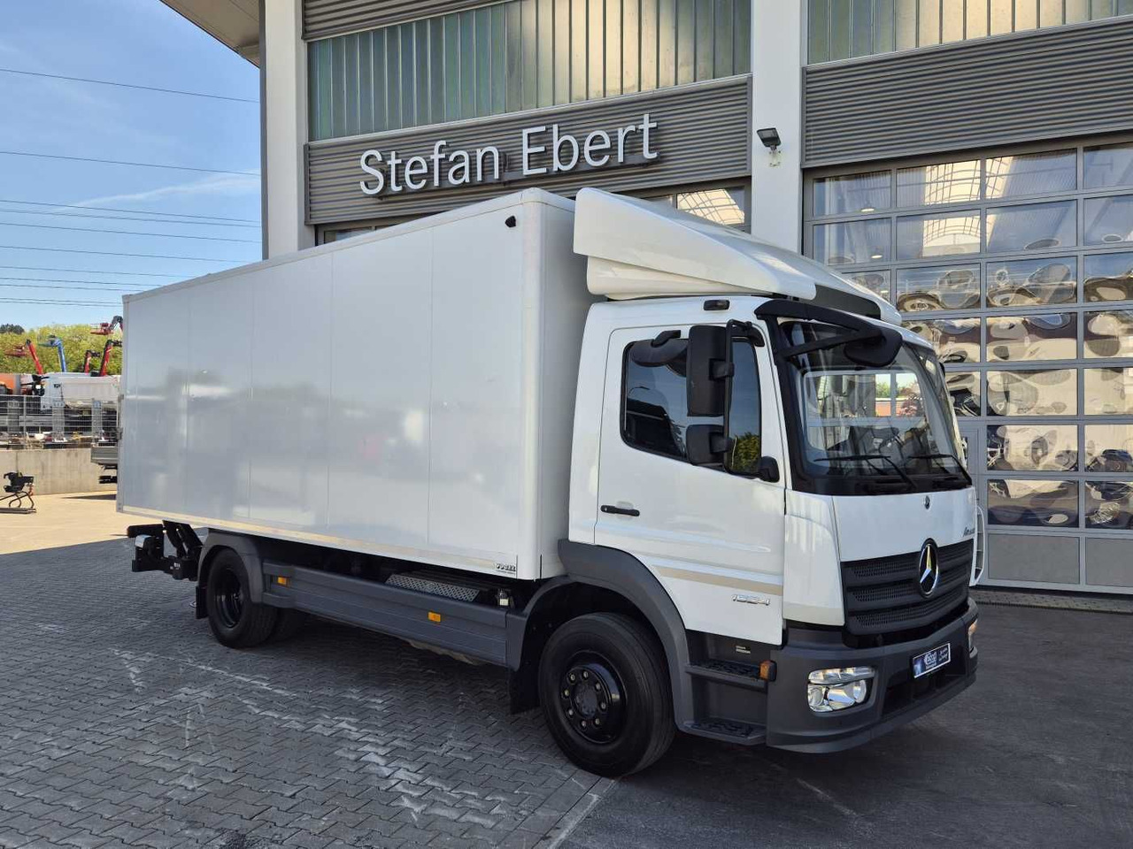 Mercedes-Benz Atego 1524 L Klima Standheizung LBW 1.500kg - Dobozos felépítményű teherautó: 2 kép. Mercedes-Benz Atego 1524 L Klima Standheizung LBW 1.500kg - Dobozos felépítményű teherautó: 2 kép.