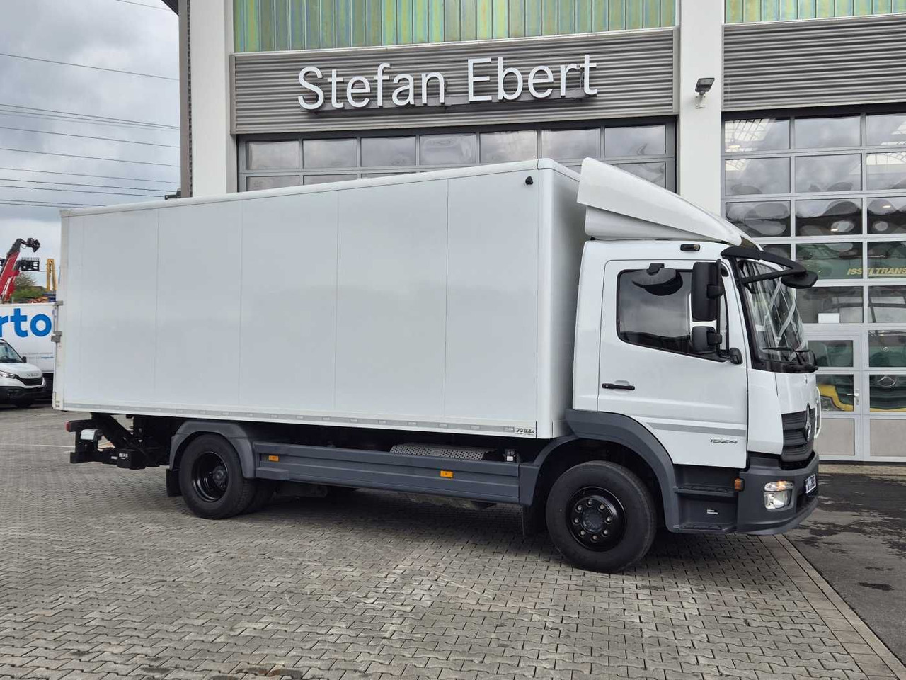 Mercedes-Benz Atego 1524 L LBW 1.500kg Klima Standheizung - Dobozos felépítményű teherautó: 2 kép. Mercedes-Benz Atego 1524 L LBW 1.500kg Klima Standheizung - Dobozos felépítményű teherautó: 2 kép.