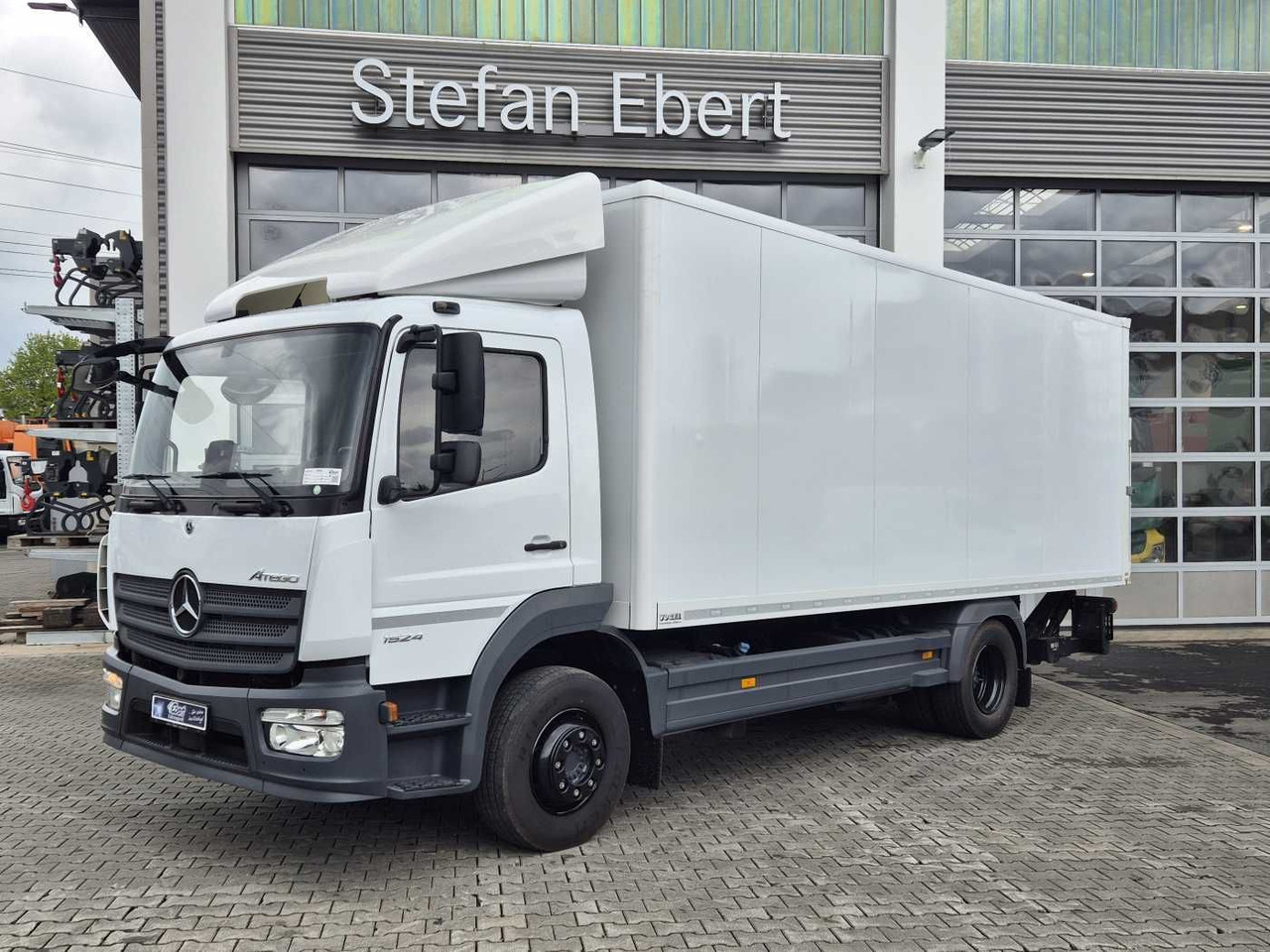Mercedes-Benz Atego 1524 L LBW 1.500kg Klima Standheizung - Dobozos felépítményű teherautó: 1 kép. Mercedes-Benz Atego 1524 L LBW 1.500kg Klima Standheizung - Dobozos felépítményű teherautó: 1 kép.