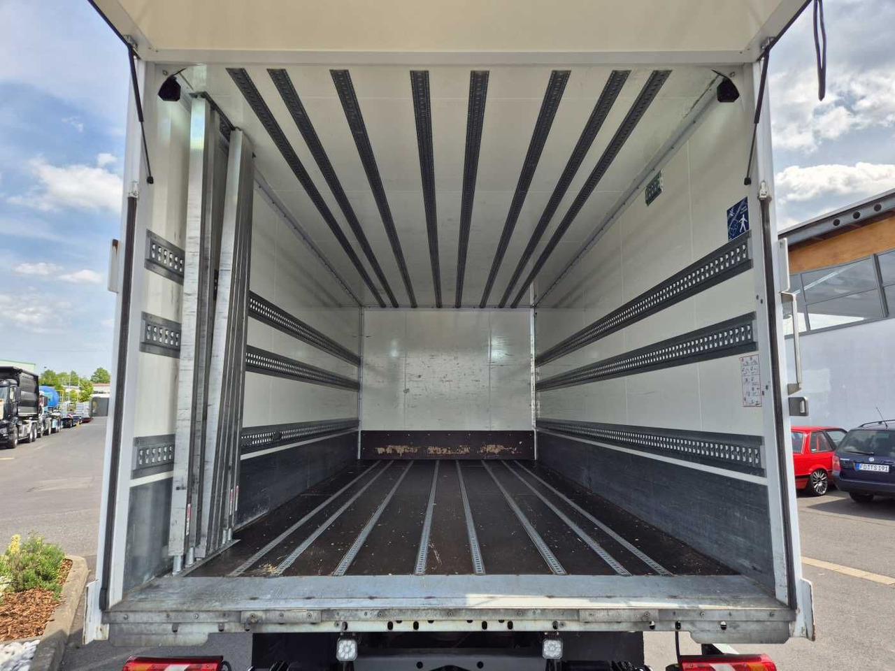 Dobozos felépítményű teherautó Mercedes-Benz Atego 1524 L LBW 1.500kg Standheizung Klima: 11 kép.