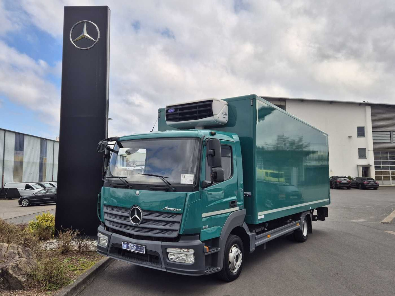 Mercedes-Benz Atego 816 L Carrier Xarios 500 Ladebordwand Tür - Hűtős kisteherautó: 1 kép. Mercedes-Benz Atego 816 L Carrier Xarios 500 Ladebordwand Tür - Hűtős kisteherautó: 1 kép.